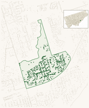 Map of Oakridge showing the neighbourhood outlined in green with every city-owned street tree as a dark-green dot, plus a locator inset showing its position in Toronto.